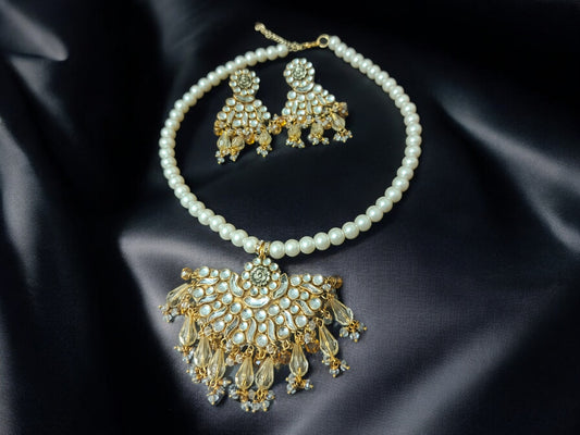 Handmade Kundan Jewelry Set - Golden