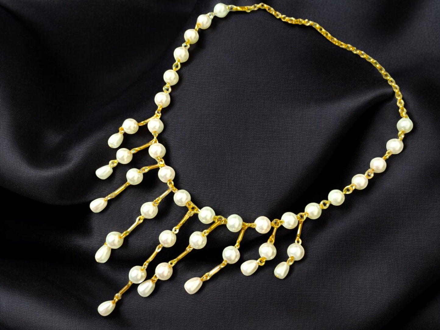 Necklace - Pearl Beaded